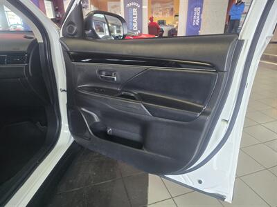 2019 Mitsubishi Outlander SE 4DR SUV AWD - Photo 13 - Hamilton, OH 45015