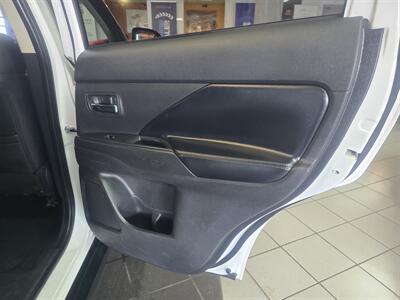 2019 Mitsubishi Outlander SE 4DR SUV AWD - Photo 16 - Hamilton, OH 45015