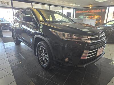 2017 Toyota Highlander XLE 4DR SUV AWD   - Photo 3 - Hamilton, OH 45015