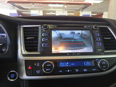 2017 Toyota Highlander XLE 4DR SUV AWD   - Photo 25 - Hamilton, OH 45015