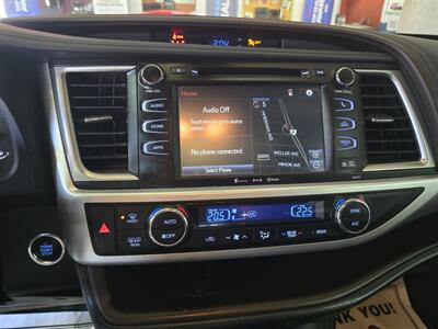 2017 Toyota Highlander XLE 4DR SUV AWD   - Photo 22 - Hamilton, OH 45015