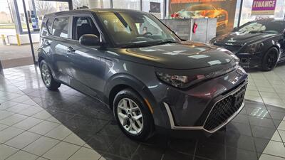 2023 Kia Soul LX 4DR CROSSOVER   - Photo 4 - Hamilton, OH 45015
