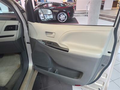 2014 Toyota Sienna LE 7-Passenger Auto 4DR MINI-VAN   - Photo 13 - Hamilton, OH 45015