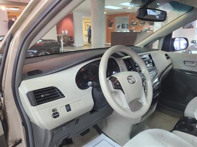 2014 Toyota Sienna LE 7-Passenger Auto 4DR MINI-VAN   - Photo 9 - Hamilton, OH 45015