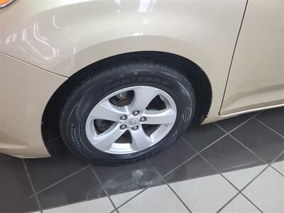 2014 Toyota Sienna LE 7-Passenger Auto 4DR MINI-VAN   - Photo 32 - Hamilton, OH 45015