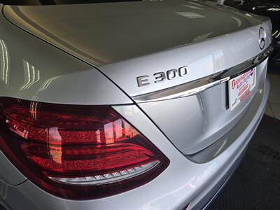 2017 Mercedes-Benz E 300 4DR SEDAN   - Photo 32 - Hamilton, OH 45015