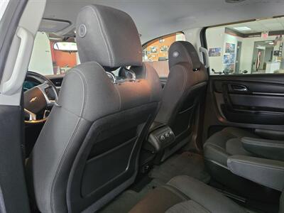 2017 Chevrolet Traverse LT 4DR SUV AWD - Photo 12 - Hamilton, OH 45015