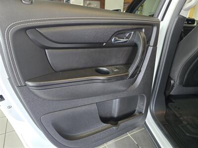 2017 Chevrolet Traverse LT 4DR SUV AWD - Photo 10 - Hamilton, OH 45015