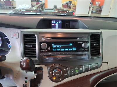 2014 Toyota Sienna XLE 7-Passenger Auto 4DR MINI-VAN   - Photo 31 - Hamilton, OH 45015