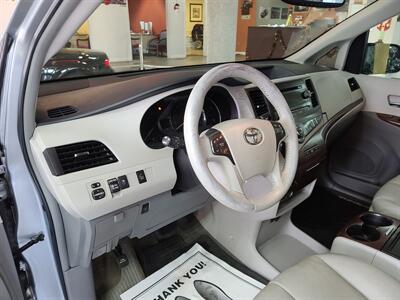 2014 Toyota Sienna XLE 7-Passenger Auto 4DR MINI-VAN   - Photo 9 - Hamilton, OH 45015