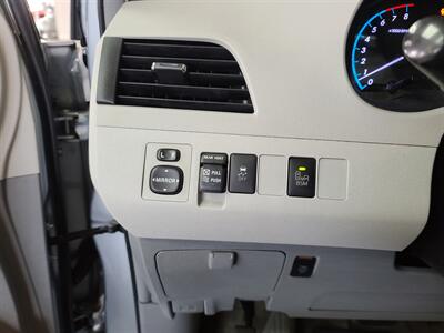 2014 Toyota Sienna XLE 7-Passenger Auto 4DR MINI-VAN   - Photo 19 - Hamilton, OH 45015