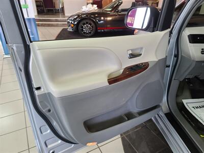 2014 Toyota Sienna XLE 7-Passenger Auto 4DR MINI-VAN   - Photo 8 - Hamilton, OH 45015