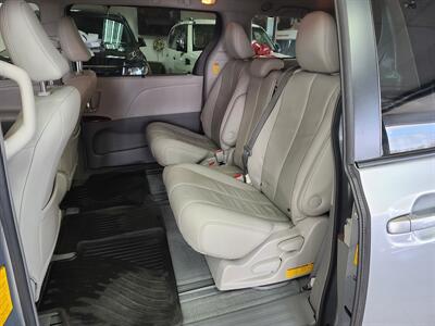 2014 Toyota Sienna XLE 7-Passenger Auto 4DR MINI-VAN   - Photo 11 - Hamilton, OH 45015