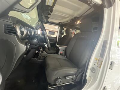 2019 Jeep Wrangler Unlimited Sahara 4X4 4DR JEEP   - Photo 9 - Hamilton, OH 45015