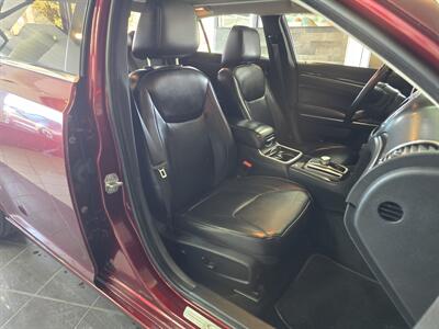 2017 Chrysler 300C 4DR SEDAN - Photo 14 - Hamilton, OH 45015