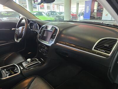 2017 Chrysler 300C 4DR SEDAN - Photo 13 - Hamilton, OH 45015