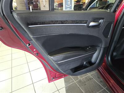 2017 Chrysler 300C 4DR SEDAN - Photo 10 - Hamilton, OH 45015