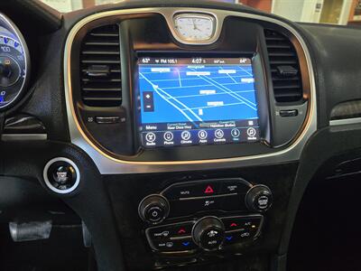 2017 Chrysler 300C 4DR SEDAN - Photo 25 - Hamilton, OH 45015