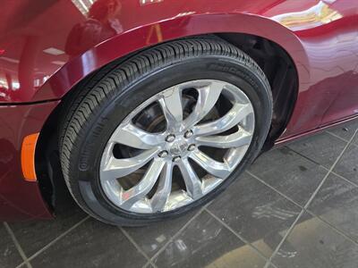 2017 Chrysler 300C 4DR SEDAN - Photo 28 - Hamilton, OH 45015