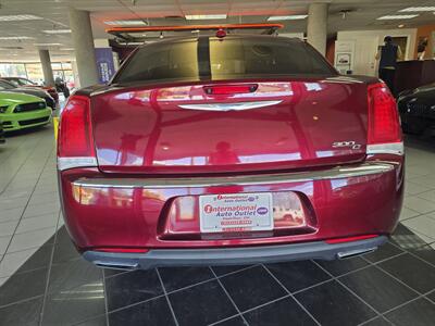 2017 Chrysler 300C 4DR SEDAN - Photo 5 - Hamilton, OH 45015