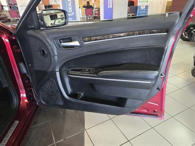 2017 Chrysler 300C 4DR SEDAN - Photo 12 - Hamilton, OH 45015