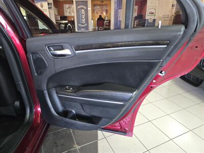 2017 Chrysler 300C 4DR SEDAN - Photo 15 - Hamilton, OH 45015