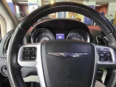 2012 Chrysler Town & Country Touring L  4DR MINI-VAN   - Photo 22 - Hamilton, OH 45015