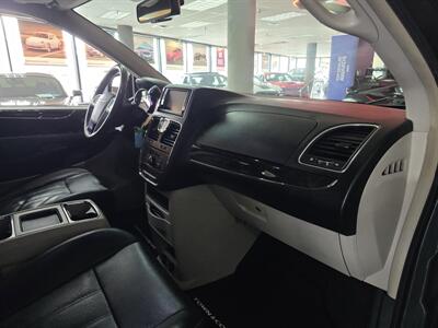 2012 Chrysler Town & Country Touring L  4DR MINI-VAN   - Photo 14 - Hamilton, OH 45015