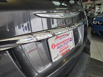 2012 Chrysler Town & Country Touring L  4DR MINI-VAN   - Photo 29 - Hamilton, OH 45015