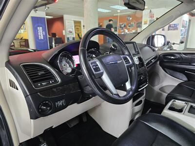 2012 Chrysler Town & Country Touring L  4DR MINI-VAN   - Photo 8 - Hamilton, OH 45015