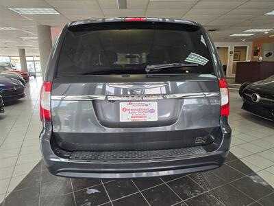 2012 Chrysler Town & Country Touring L  4DR MINI-VAN   - Photo 5 - Hamilton, OH 45015