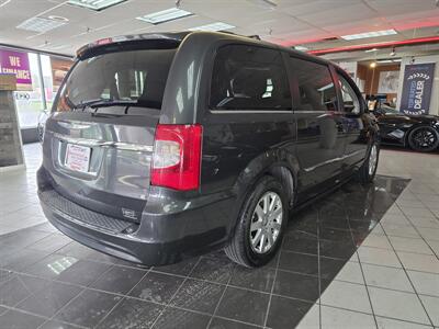2012 Chrysler Town & Country Touring L  4DR MINI-VAN   - Photo 4 - Hamilton, OH 45015