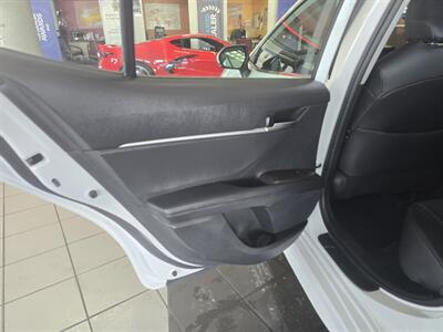 2023 Toyota Camry SE   - Photo 10 - Hamilton, OH 45015