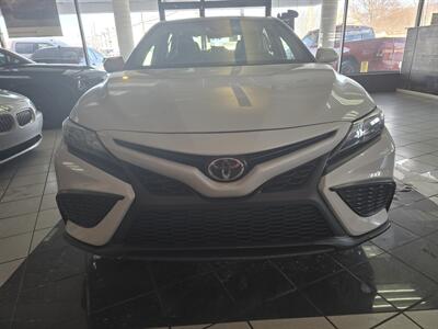 2023 Toyota Camry SE   - Photo 2 - Hamilton, OH 45015
