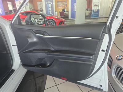 2023 Toyota Camry SE   - Photo 12 - Hamilton, OH 45015