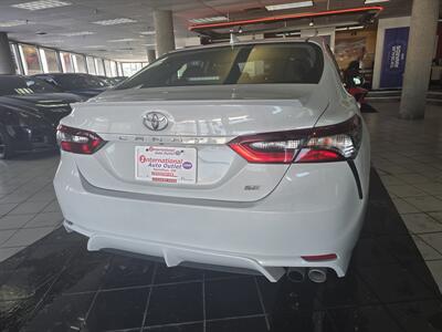 2023 Toyota Camry SE   - Photo 5 - Hamilton, OH 45015