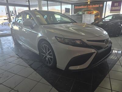 2023 Toyota Camry SE   - Photo 3 - Hamilton, OH 45015