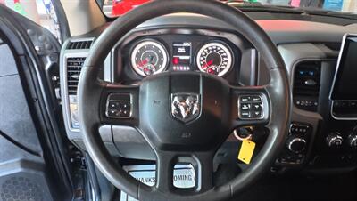 2016 RAM 1500 Express Fleet 4DR CREW CAB 4X4/HEMI   - Photo 14 - Hamilton, OH 45015