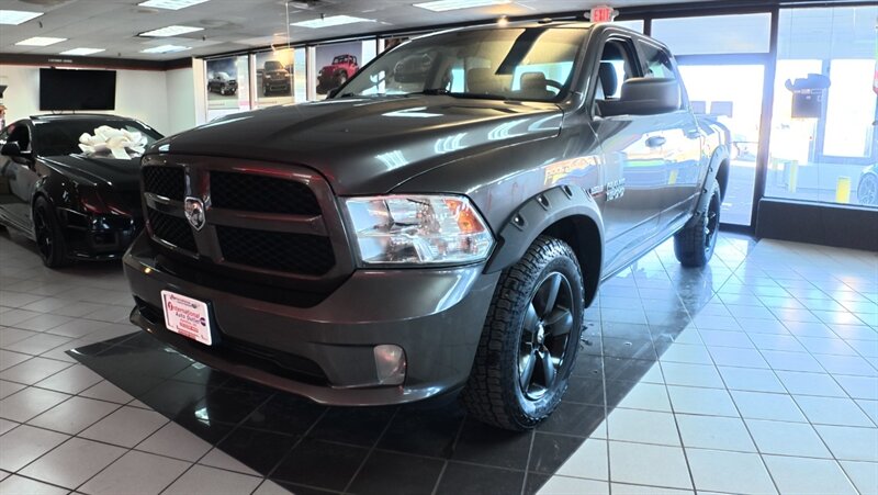 2016 RAM 1500 Express Fleet 4DR CREW CAB 4X4/HEMI   - Photo 1 - Hamilton, OH 45015