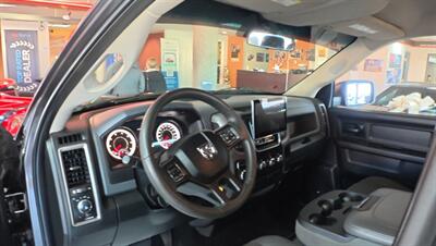 2016 RAM 1500 Express Fleet 4DR CREW CAB 4X4/HEMI   - Photo 11 - Hamilton, OH 45015