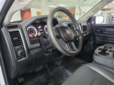 2017 RAM 1500 Tradesman 4DR QUAD CAB/V6   - Photo 9 - Hamilton, OH 45015