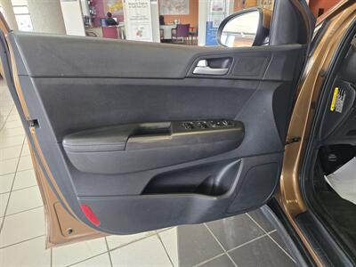 2017 Kia Sportage LX   - Photo 9 - Hamilton, OH 45015