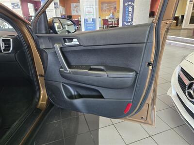 2017 Kia Sportage LX   - Photo 12 - Hamilton, OH 45015