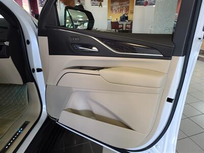 2022 Cadillac Escalade ESVPremium Luxury 4DR SUV 4X4   - Photo 18 - Hamilton, OH 45015
