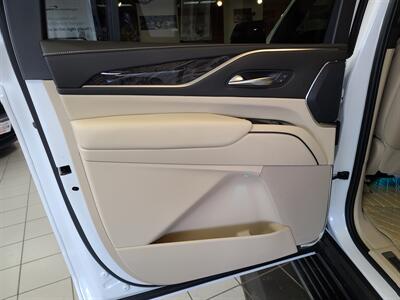 2022 Cadillac Escalade ESVPremium Luxury 4DR SUV 4X4   - Photo 11 - Hamilton, OH 45015