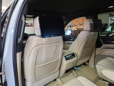 2022 Cadillac Escalade ESVPremium Luxury 4DR SUV 4X4   - Photo 12 - Hamilton, OH 45015