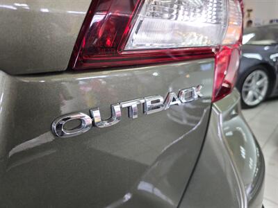 2018 Subaru Outback 2.5i Premium 4DR WAGON AWD   - Photo 37 - Hamilton, OH 45015