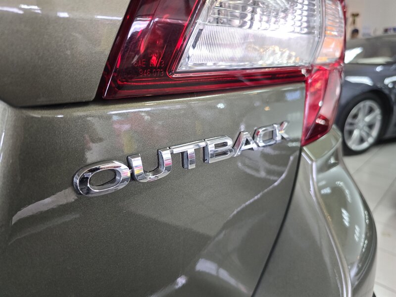 2018 Subaru Outback 2.5i Premium 4DR WAGON AWD photo