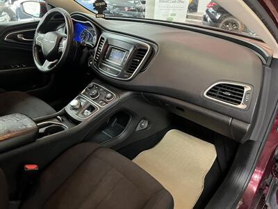 2015 Chrysler 200 Series Limited 4DR SEDAN   - Photo 23 - Hamilton, OH 45015