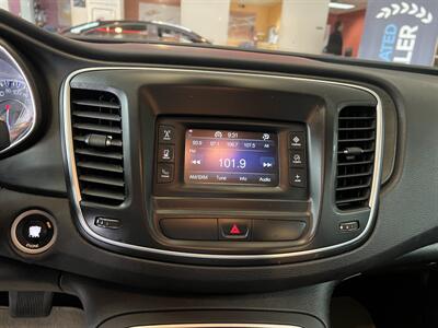 2015 Chrysler 200 Series Limited 4DR SEDAN   - Photo 18 - Hamilton, OH 45015